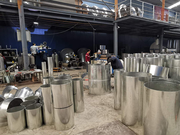 3.0厚镀锌圆管与圆弯头